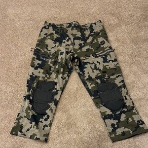 KUIU Green and Tan Camouflage Pants